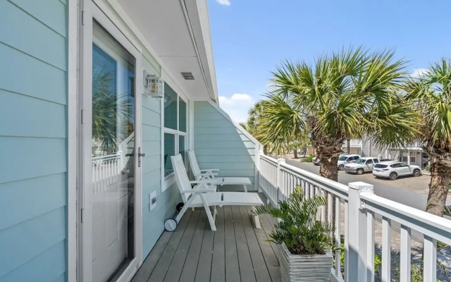 Newly Renovated! 140 Feet To White Sandy Beaches! Pool! Grill!