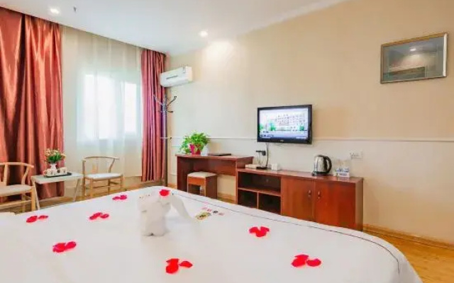 Super 8 Hotel (Korla Tianshan West Road)