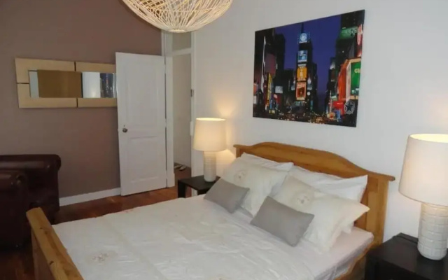 Modern 2-bed Apartment - Heart of Downtown Lisbon
