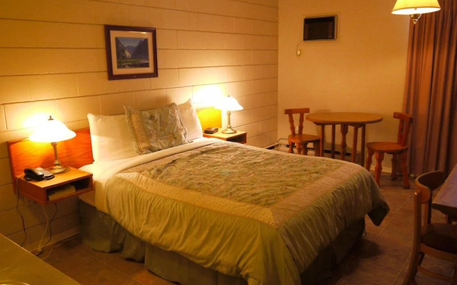 Armstrong Inn