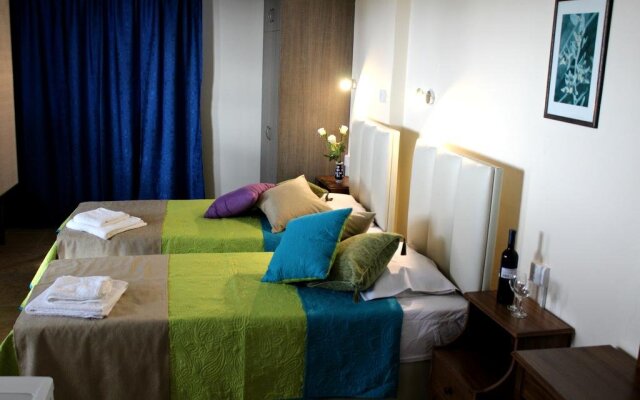 Апартаменты Maria Zintili Apartments комната для гостей
