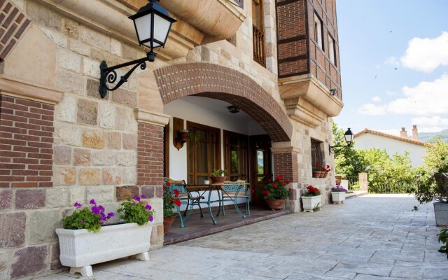 Hotel Infantado вид на фасад