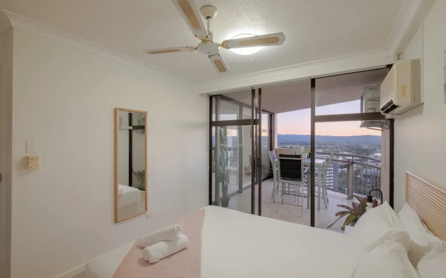 Heart of Surfers Paradise - Ocean Views