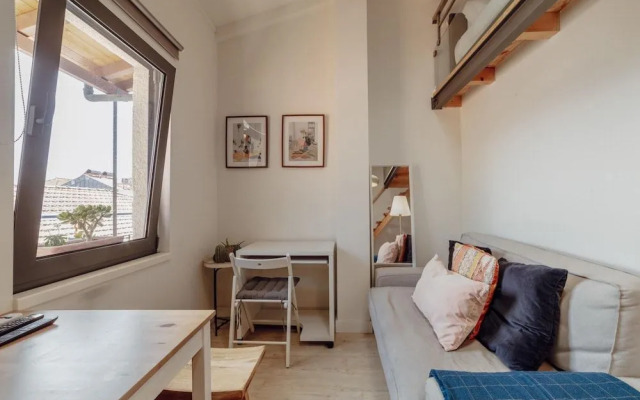 Mezzanine Stylish Apartment T