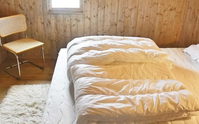8 Person Holiday Home in Lesund