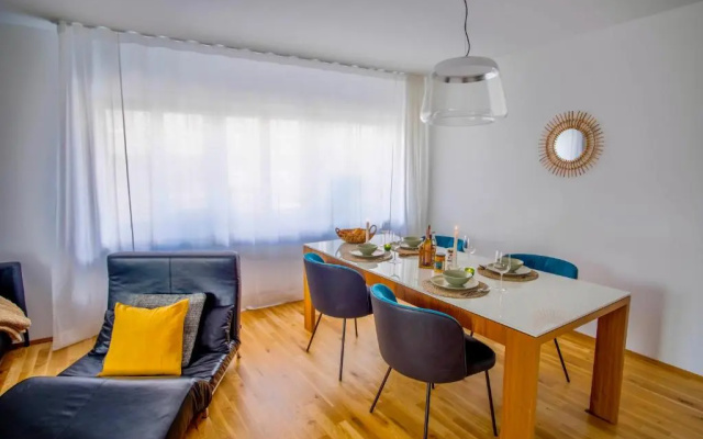 4-Room Luxury Apartment - close to Central Station, free parking, kitchen