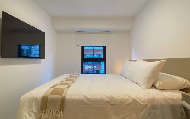 w Design-forward 2BR w Balcony in Miraflores