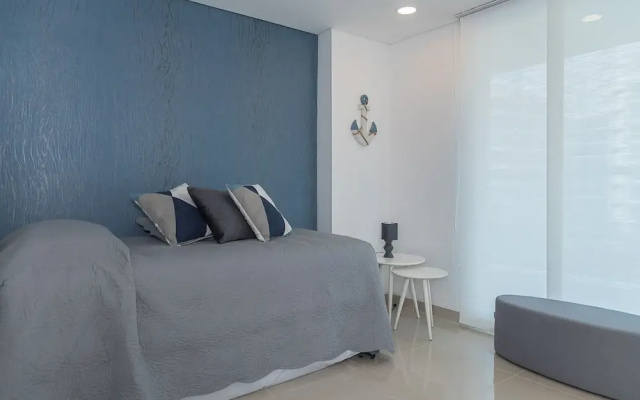 Deluxe Condo W Amenities & Beach