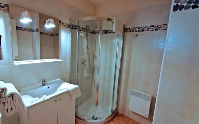 Modern 3-guest Apartment in L'ile Rousse