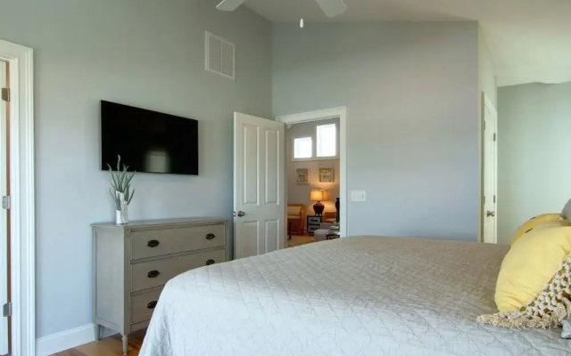 Latitudes - 5 Br Home