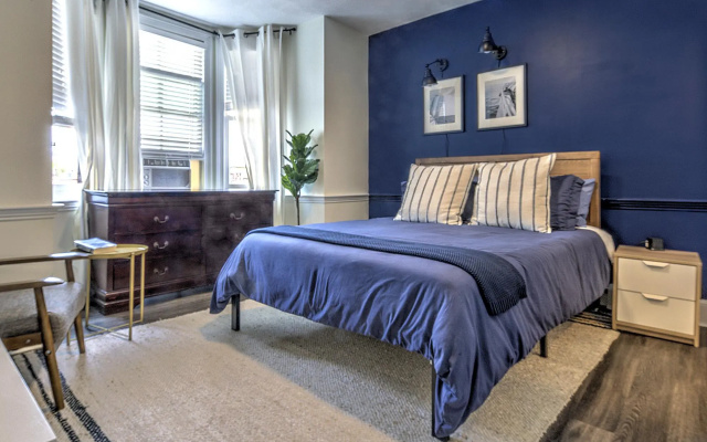 Gorgeous Studio with Bay Windows!