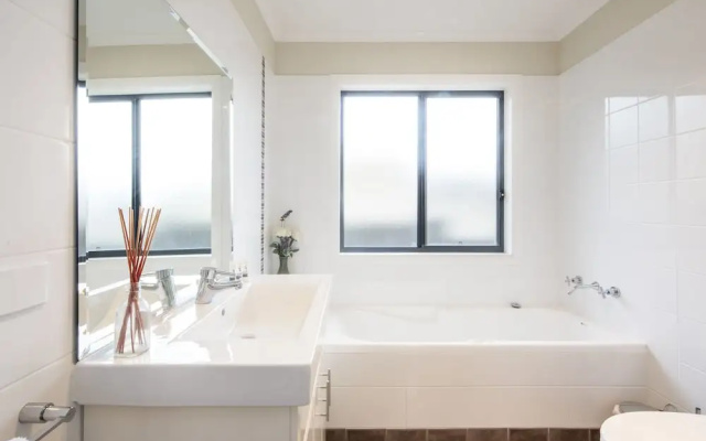 Eclipse 5- Spacious Townhouse