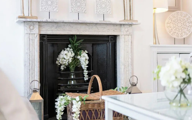 Gloucester Place Townhouse with Hot Tub