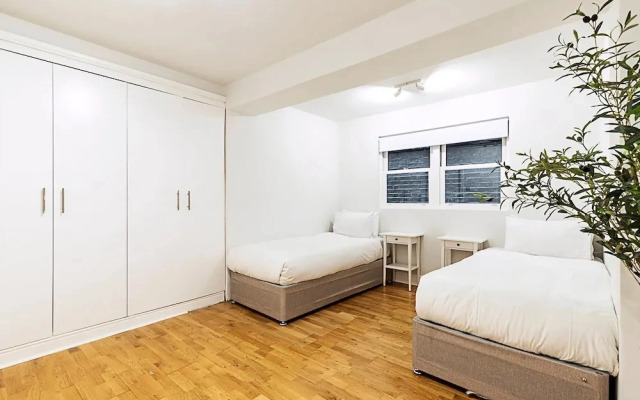 Charming Two-Bedroom Flat in West Hampstead