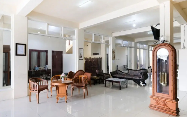 Urbanview Hotel Ling near Jawa Timur Park 2