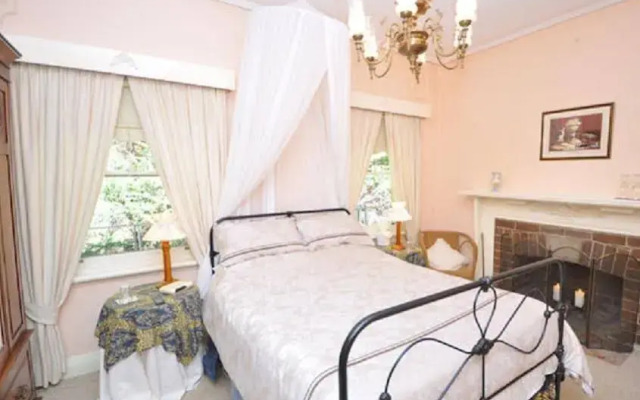 Woodford Of Leura Bed & Breakfast