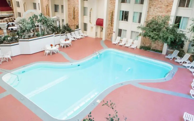 Ramada Hotel and Conference Center, Toledo