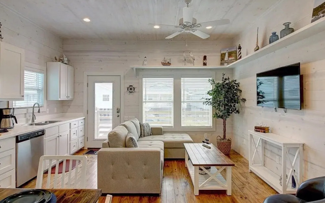 Sea Clusion 2 Bedroom Bungalow by Redawning