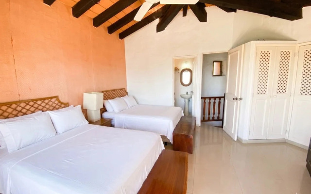 Oceanfront 5BR Villa by Monyxbnb