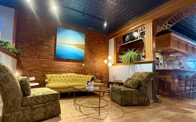 The Benjamin Hotel