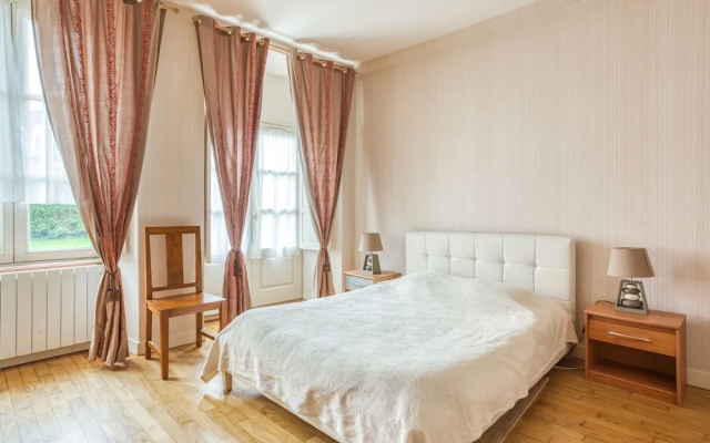 Dreamy Holiday Home in Saint-james With Private Garden
