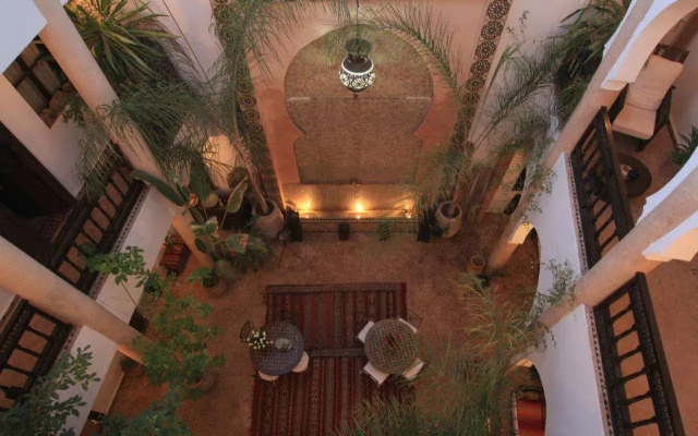 Riad Mur Akush