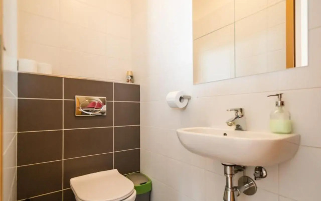 Comfy condo & FREE parking