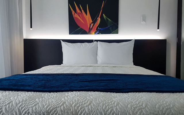 R Hotel Kingston