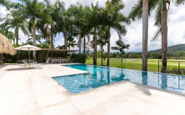 w Amazing 4BR Villa w Pool at Mesa de Yeguas