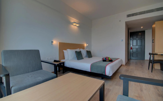 OYO Townhouse 76768 The Bluebay ECR