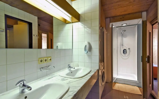 Luxurious Apartment with Swimming Pool in Matrei