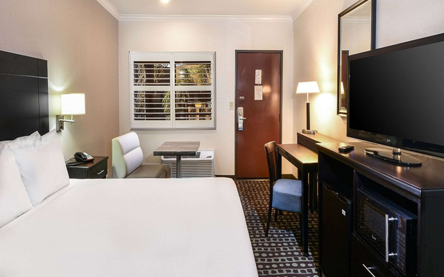 Travelodge by Wyndham Commerce Los Angeles Area