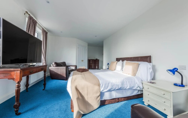 Hookwood Lodge London Gatwick