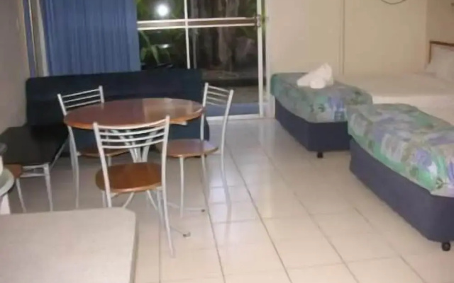 Cairns Holiday Lodge