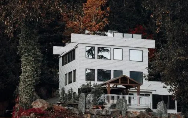 Royal Harrison Retreat