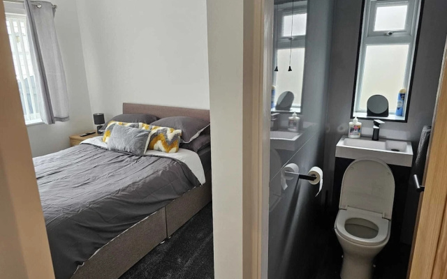 3-beds, Sleeps 6 Walking Distance to Castle & Town