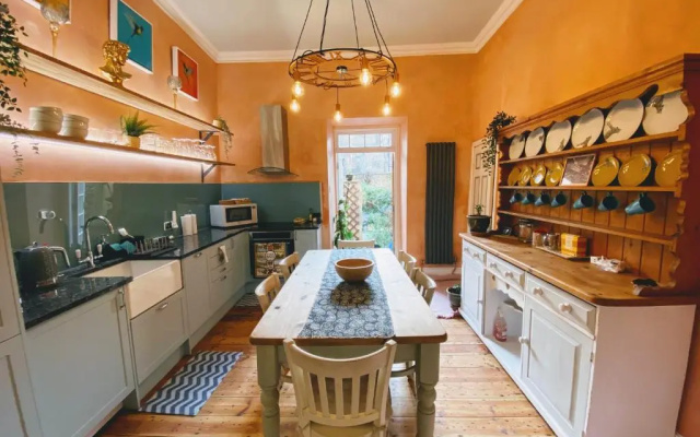 Grade 1 Maisonette, 2 Bedrooms, Very Central
