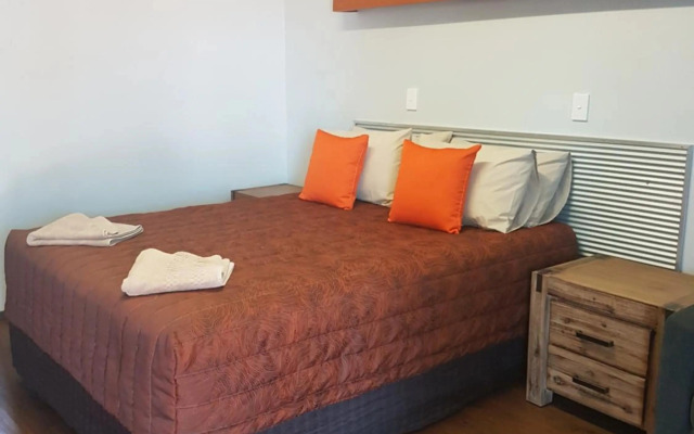 Safari Lodge Motel