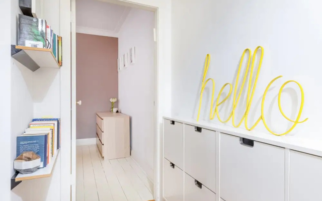 Picturesque Bellevue Hill 2BR Apt H452