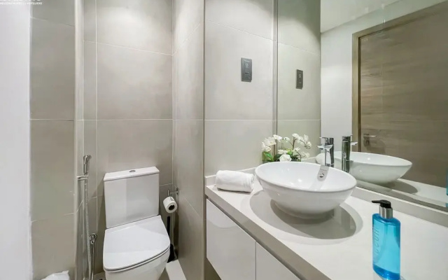 Beach View 2BR Ultra-luxurious Apt- 1504