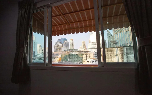Ink 18/2 Hostel (Sukhumvit  22)