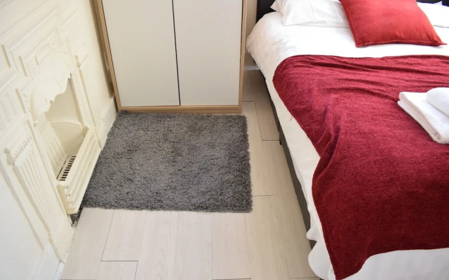2 Bedroom Flat In Central London