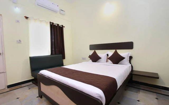 OYO 9060 Sri Sai Guest Inn