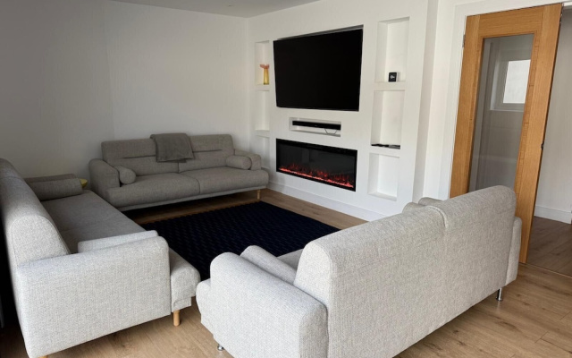 5 Bed House/sleeps10/free Parking/pets/city Centre
