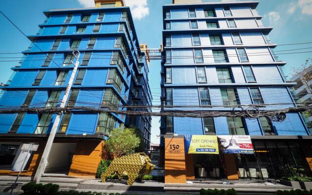 130 Hotel & Residence Bangkok вид на фасад
