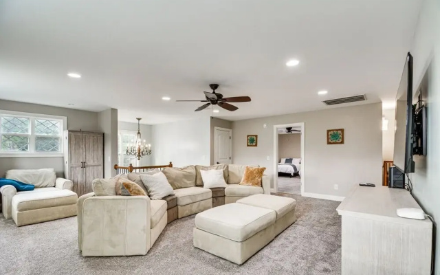 Spacious Home w/ Fireplace - Near Pinehurst Golf!