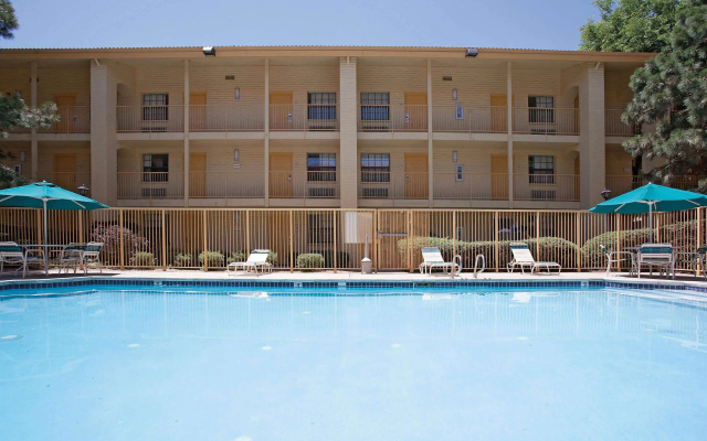 Travelodge by Wyndham Golden/Denver
