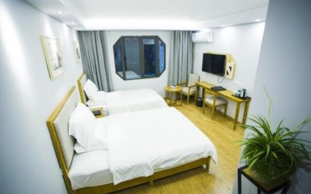 Yishe Hotel Shilu Road Metro Station Branch