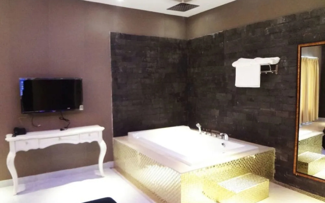 Love Point Hotel