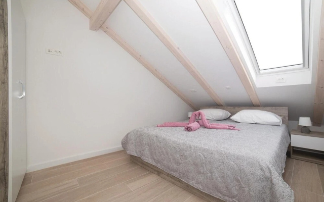 Amazing Apartment in Trogir With 3 Bedrooms and Wifi